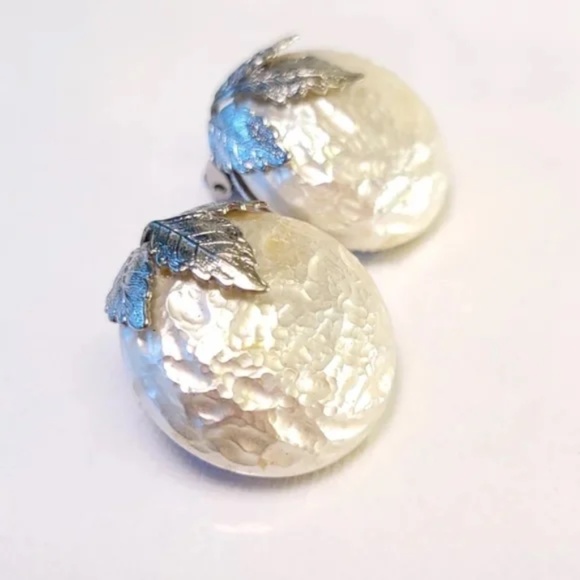 Vintage Pearlized Earrings with layered leaf design - Picture 2 of 10